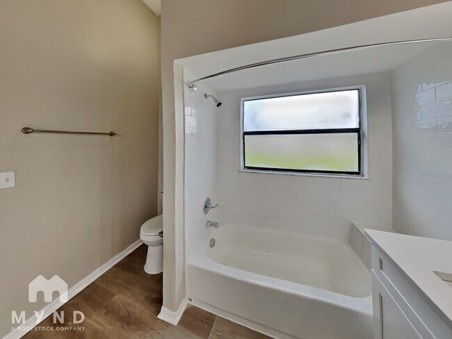 Building Photo - 809 Toledo Ct
