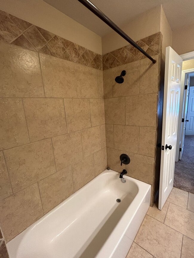 Building Photo - 3 bedroom NOW AVAILABLE in the MAC school ...