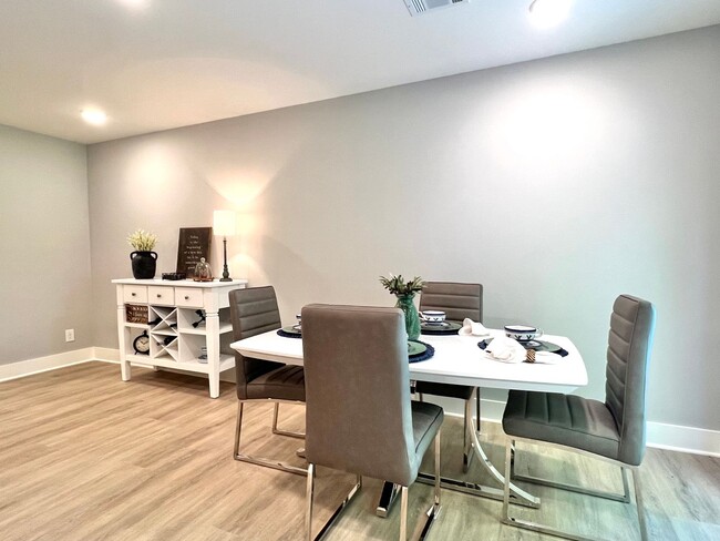 Building Photo - LUXURIOUS TOWNHOME ON THE WEST SIDE OF LEB...
