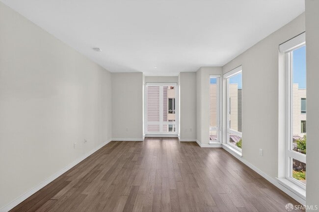 Building Photo - 10 Innes Ct