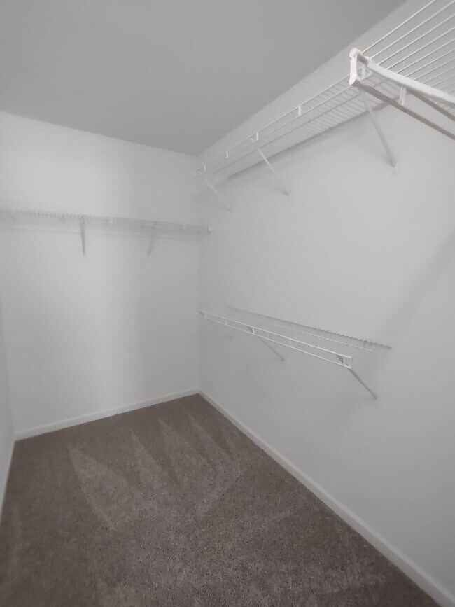 Building Photo - Pristinel Ranch Style Home located in the ...