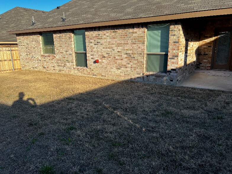 Building Photo - 417 Greenhaven Dr