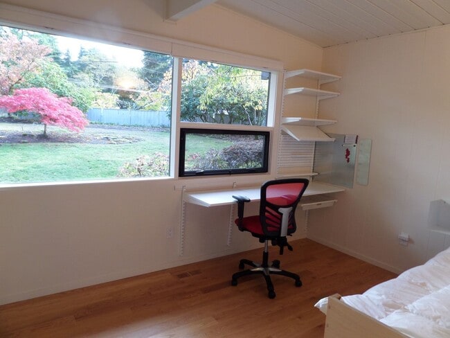 Building Photo - Incredible 3-Bedroom Mid-Century Stunner on Mercer Island! Huge Yard and Central A/C!!