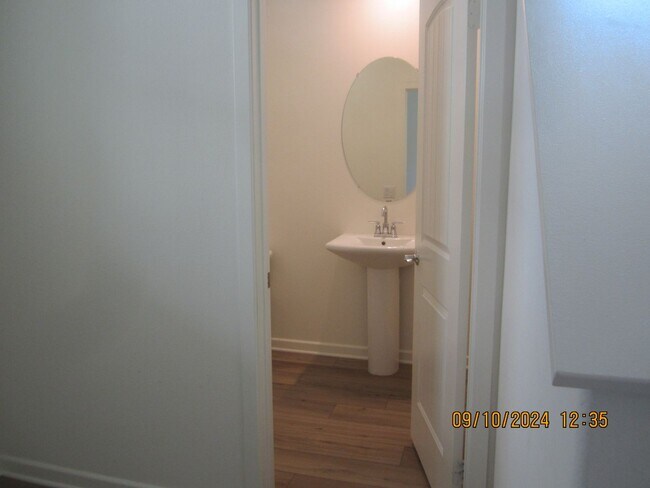 Building Photo - Luxury Townhome in Moreno Valley