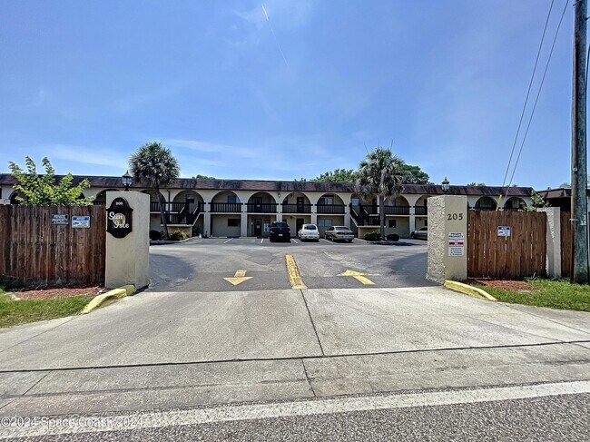 Primary Photo - 205 Palmetto Ave