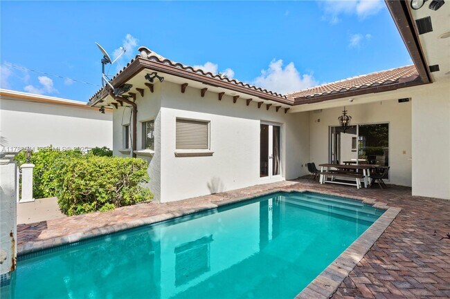 Building Photo - 1223 Jackson St