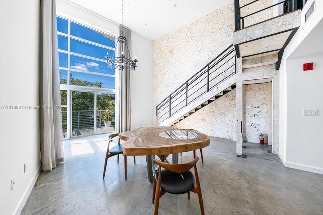 Building Photo - 7700 Collins Ave