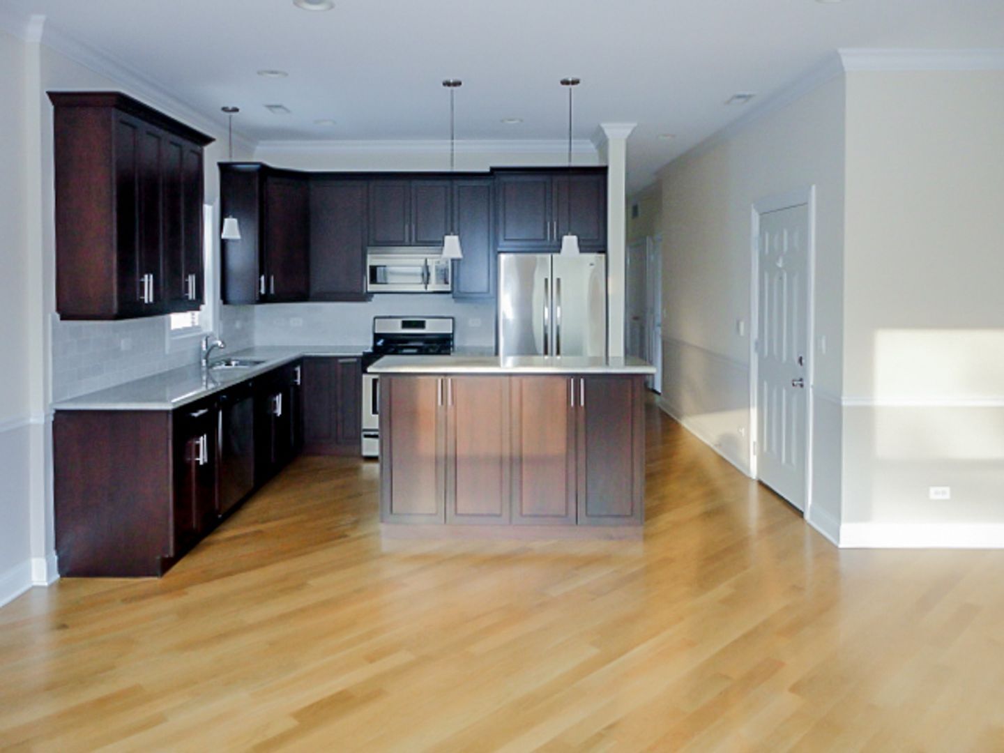 Building Photo - 3229 N Kenmore Ave