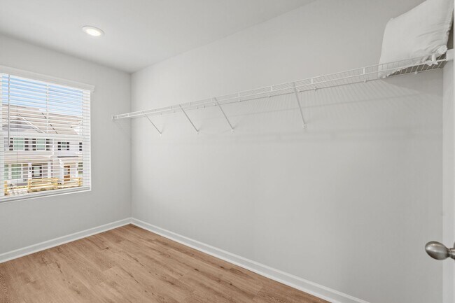 Building Photo - BRAND NEW 3 Bed 2.5 bathroom townhomes in Flowery Branch!