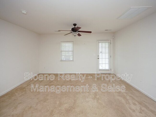 Building Photo - 572 Truman Dr