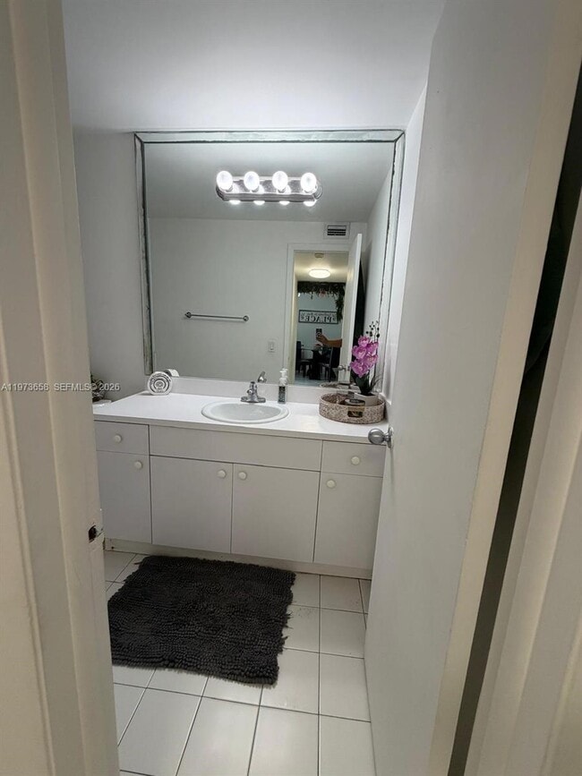 Building Photo - 6195 W 18th Ave