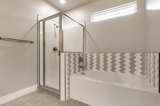 Building Photo - 2541 Fallview Dr