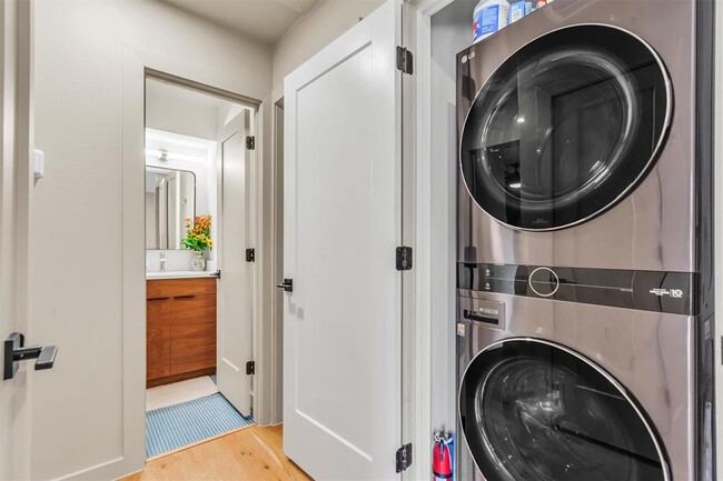 Building Photo - 9700 Sugar Hill Dr