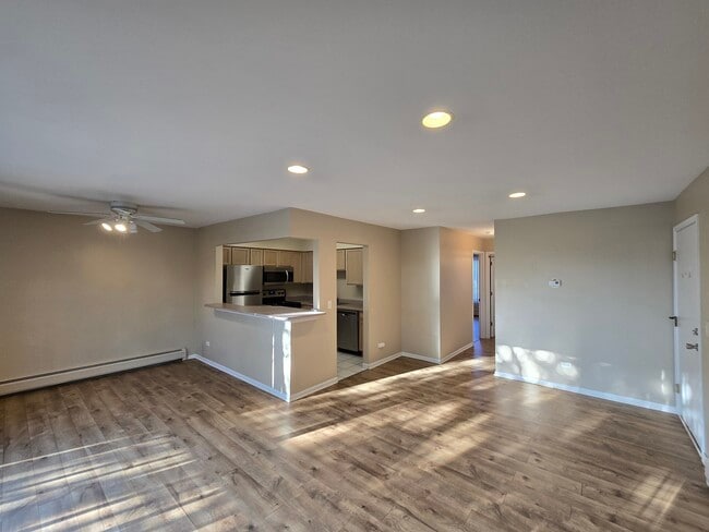 Building Photo - 229 W Ct of Shorewood