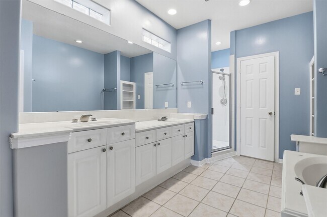 Building Photo - 201 Las Brisas St