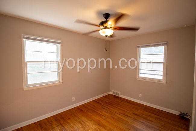 Building Photo - Spacious 4 Bed 2 Bath Home!