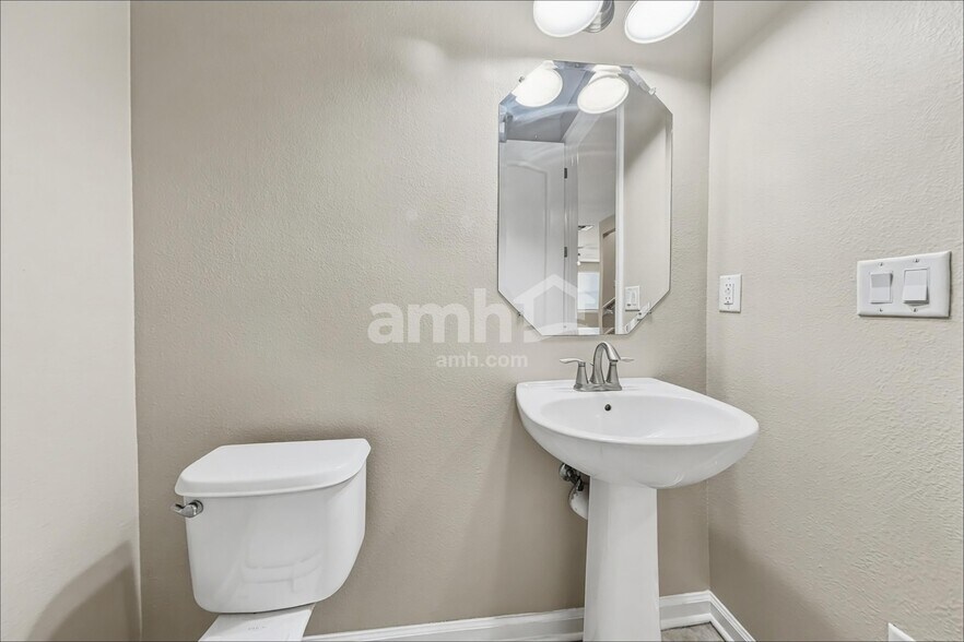 Building Photo - 4032 Ringneck Dr