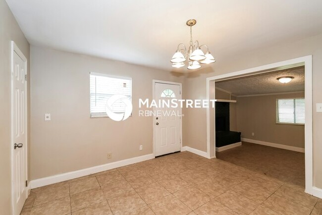 Building Photo - 3 Bedroom Pet-Friendly Home in Jacksonvill...