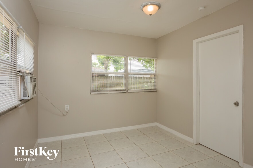 Building Photo - 3430 NW 34th St