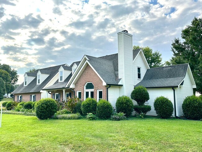 Building Photo - Stunning Single-Family Home with Plenty of...
