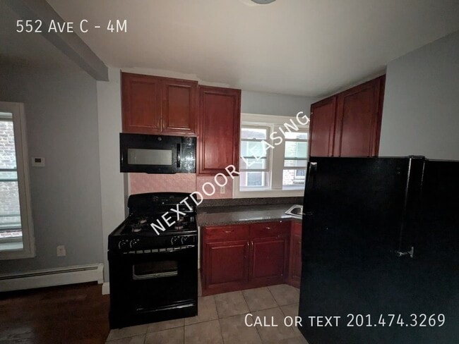 Building Photo - 552 Avenue C