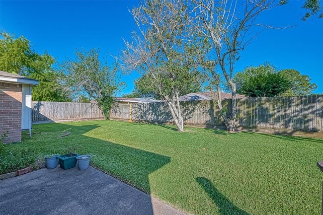 Building Photo - 442 Redway Ln