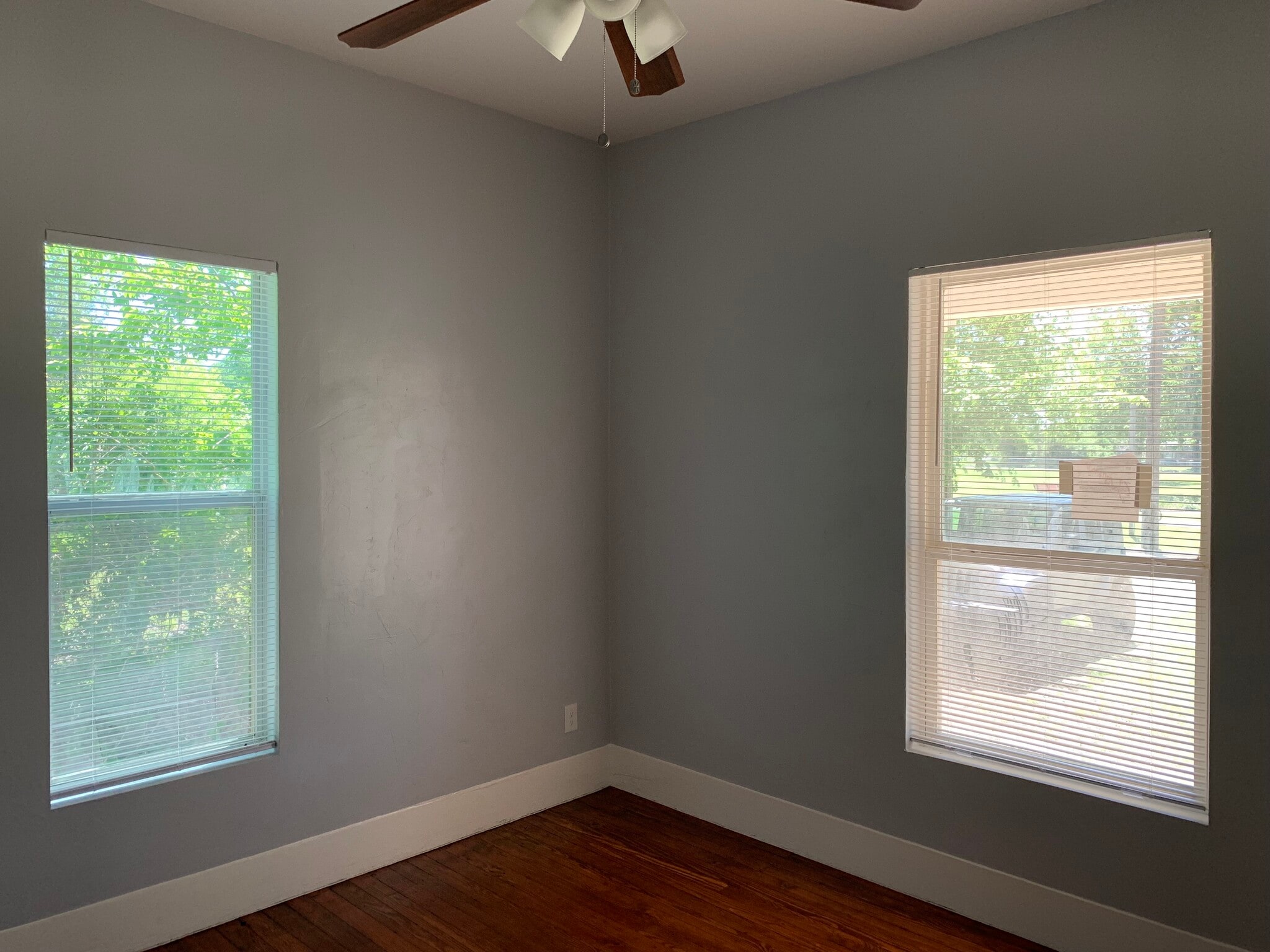 Building Photo - 519 E Evergreen St