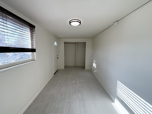 Building Photo - 1395 S 900 E