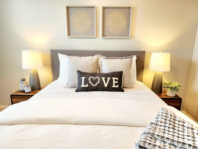 Building Photo - Coming Soon! CHARMING! FULLY-FURNISHED 4/Bed 2/Bath in LAVEEN