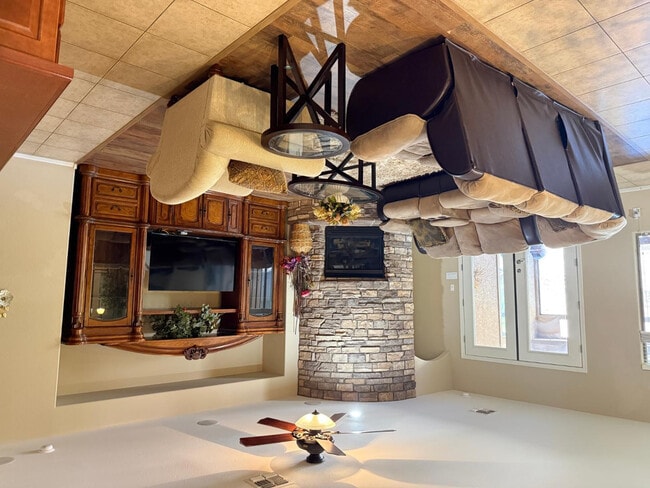 Building Photo - 1928 W Spur Dr