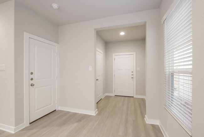 Building Photo - Town Homes At Stadium Point