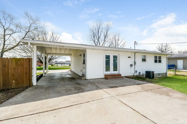Building Photo - 760 Hazelvalley Dr