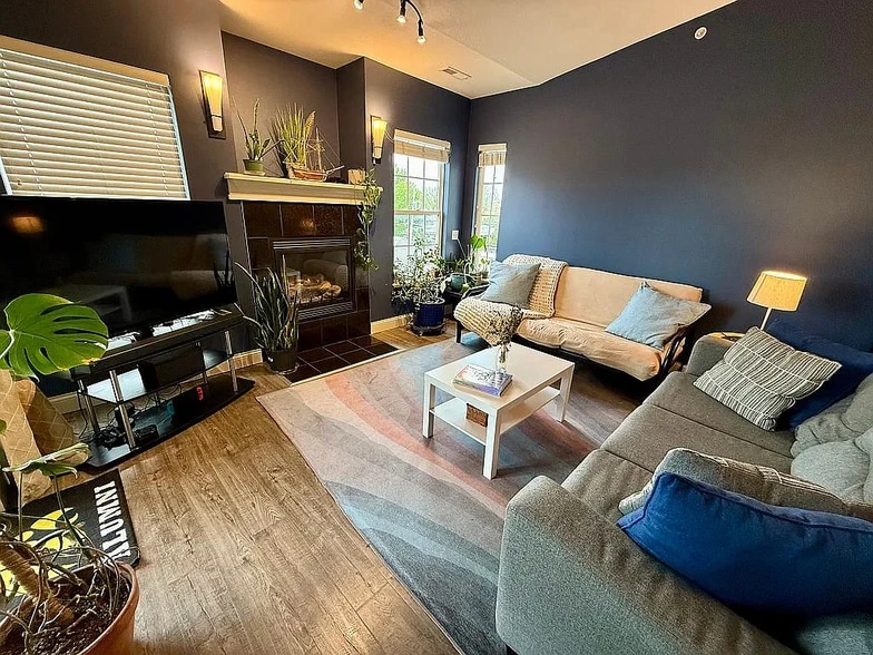 Building Photo - 636 Grandview Ct