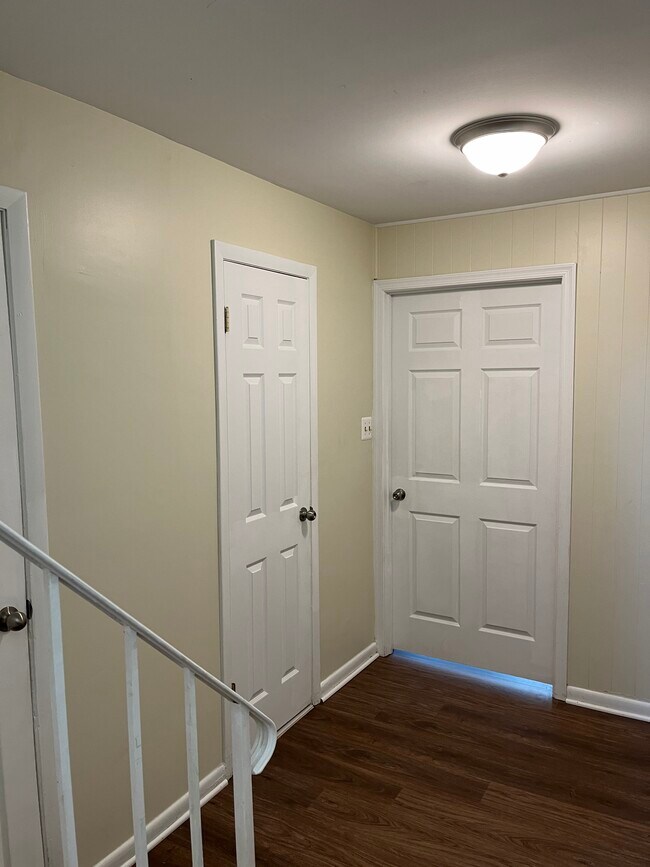 Building Photo - 2 Wimbledon Ln