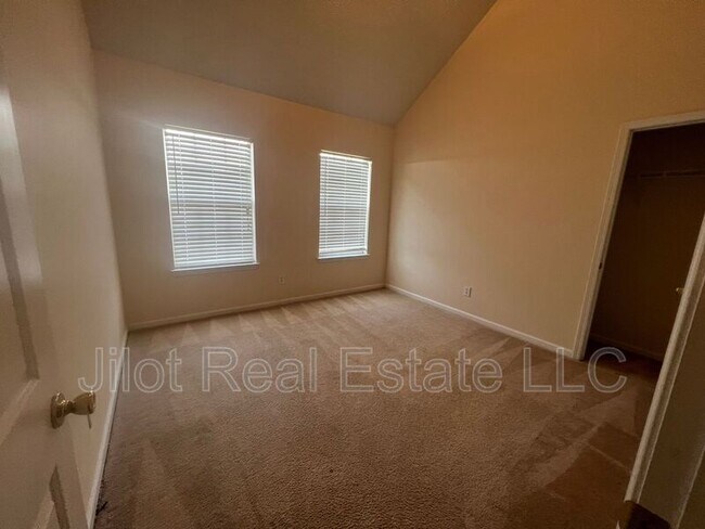 Building Photo - 1640 Bennett Dr