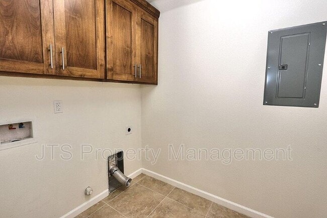 Building Photo - 9200 Rioja St