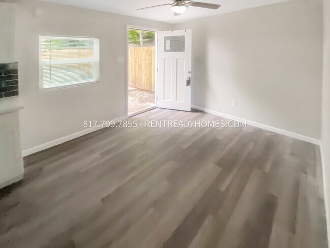 Building Photo - 6318 Sloan St