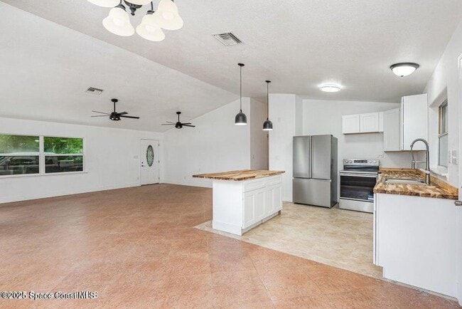 Building Photo - 4085 Cypress Bend