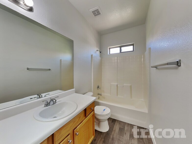 Building Photo - 1750 W Union Hills Dr