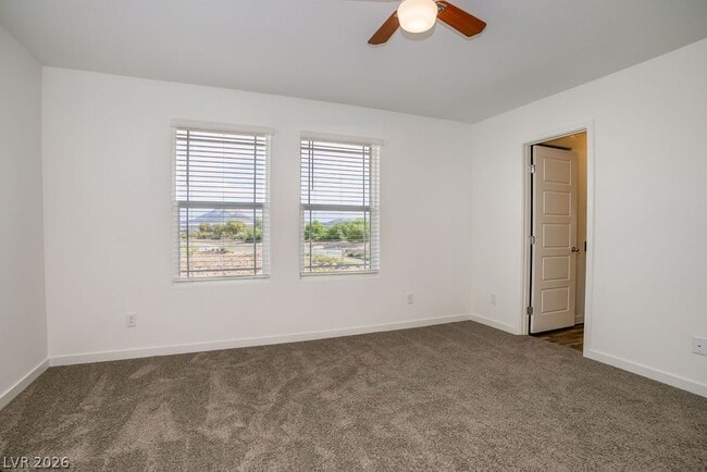 Building Photo - 482 Golden Myna Ave