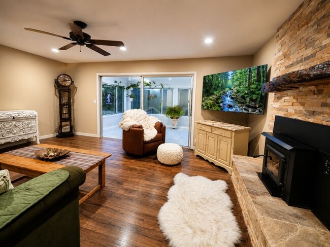 Building Photo - 820 Blue Bell Ct