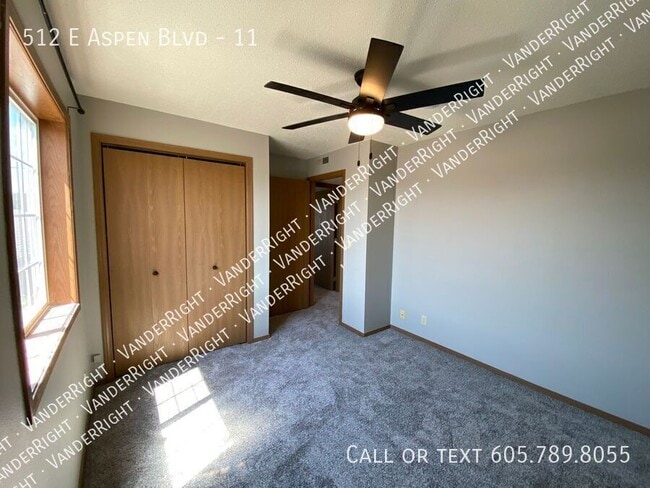 Building Photo - 512 E Aspen Blvd
