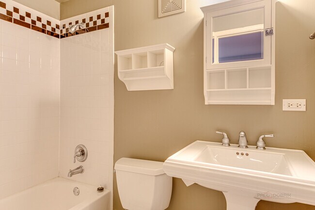 Building Photo - 210 Leonard Wood S