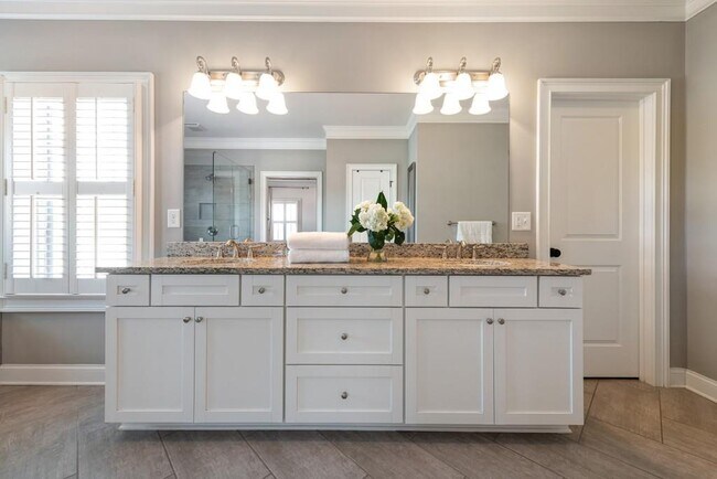 Building Photo - 4020 Manor Oak Cir