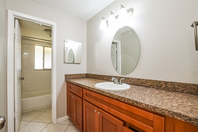 Building Photo - 208 12 League Cir