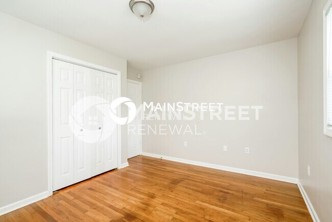 Building Photo - 3 Bedroom Pet-Friendly Home in GREENWOOD, ...