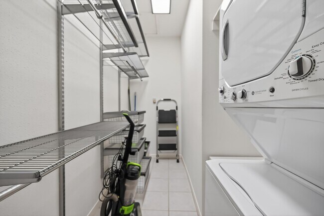 Building Photo - 4041 Drake St