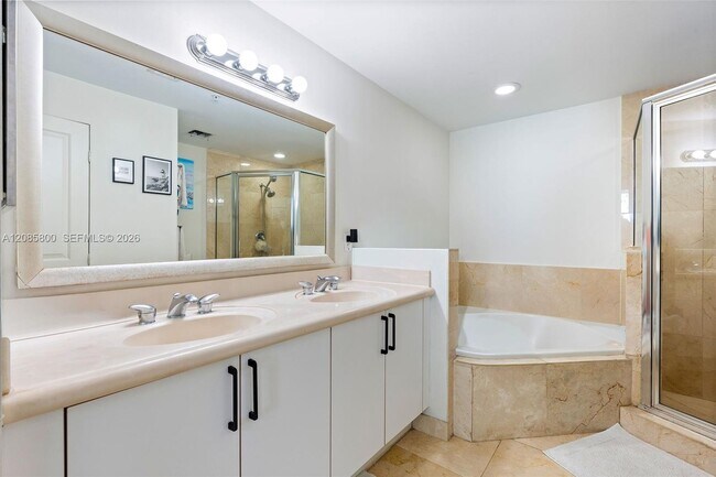 Building Photo - 7900 Harbor Island Dr