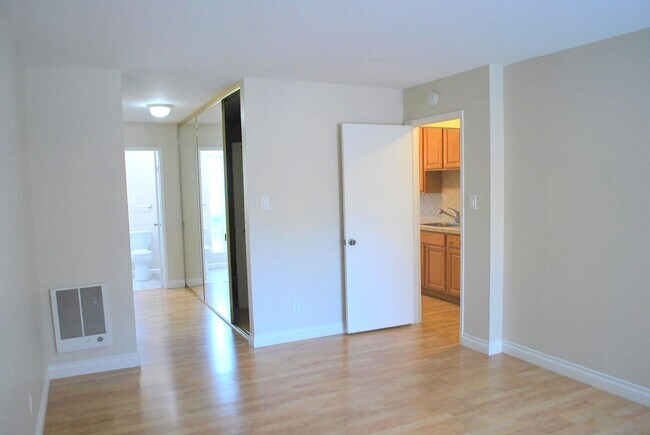 Building Photo - Updated, Bright, Spacious & Clean! Excellent Location at The Vintner in San Ramon