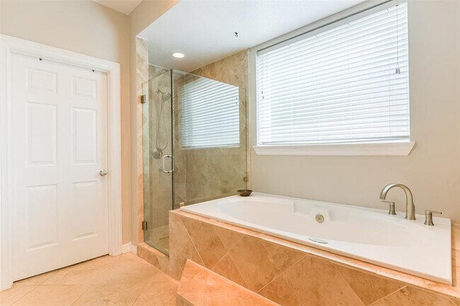 Building Photo - 1718 Raven Oak Ct